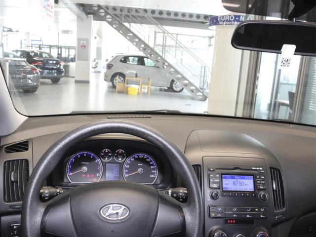 Hyundai i30 Kombi  für nur 3.300,- € bei Hoffmann Automobile in Wolfsburg kaufen und sofort mitnehmen - Bild 9
